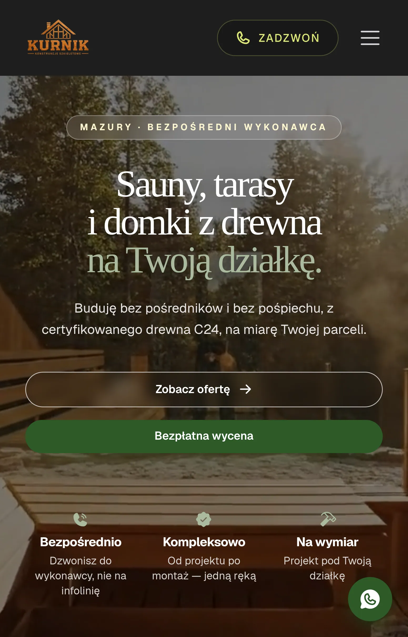 Strona firmy Kurnik — ekran powitalny na tle drewnianej konstrukcji z hasłem „Sauny, tarasy i domki z drewna na Twoją działkę” i przyciskiem bezpłatnej wyceny.